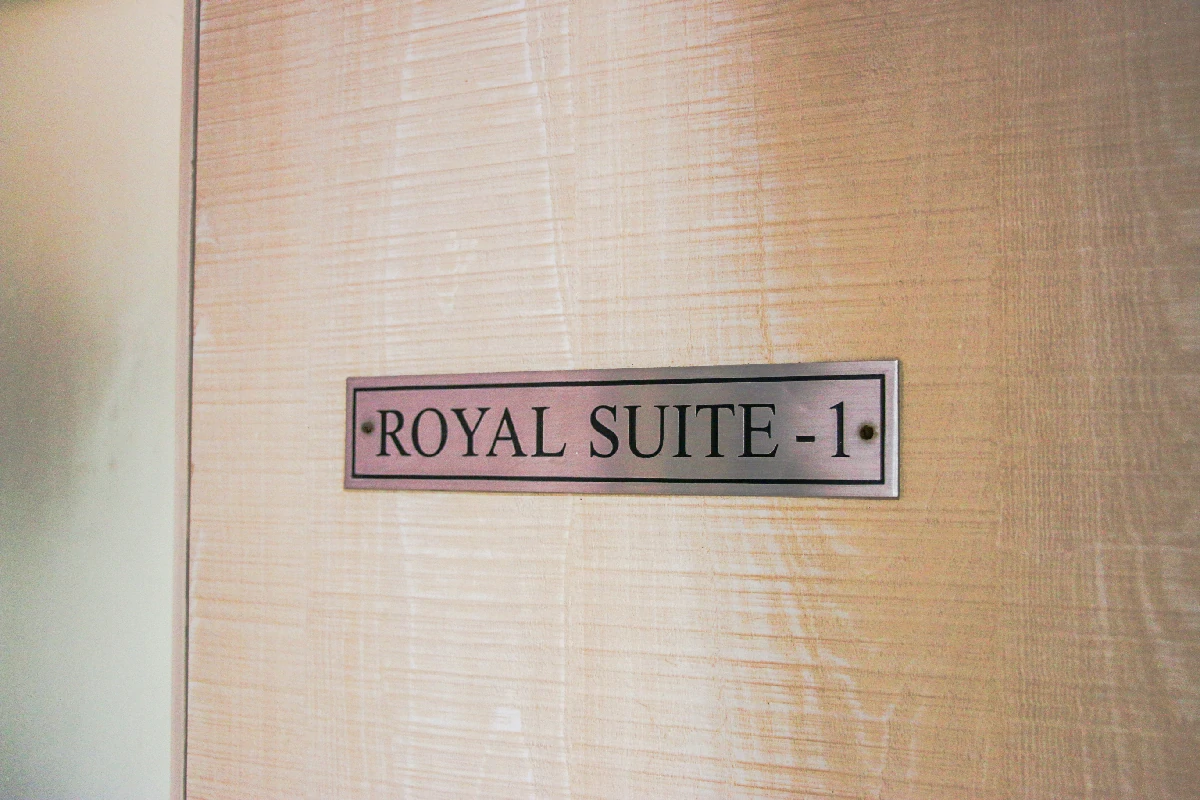 ROYAL SUITE -1